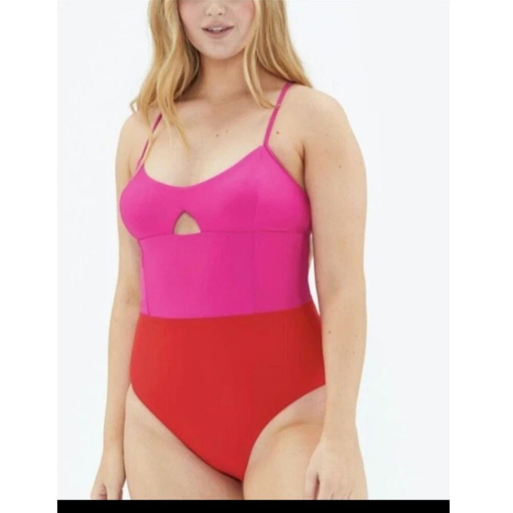 SUMMERSALT The Swan Dive One Piece Swimsuit Hibiscus Lava Size: 8